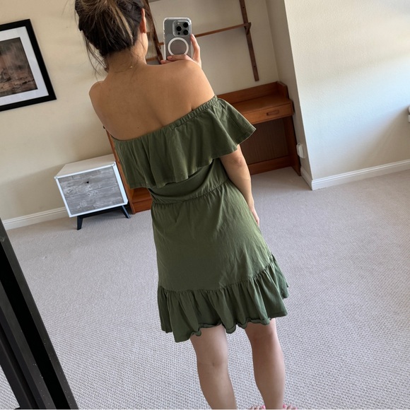 ASOS Off shoulder green dress - Picture 2 of 7